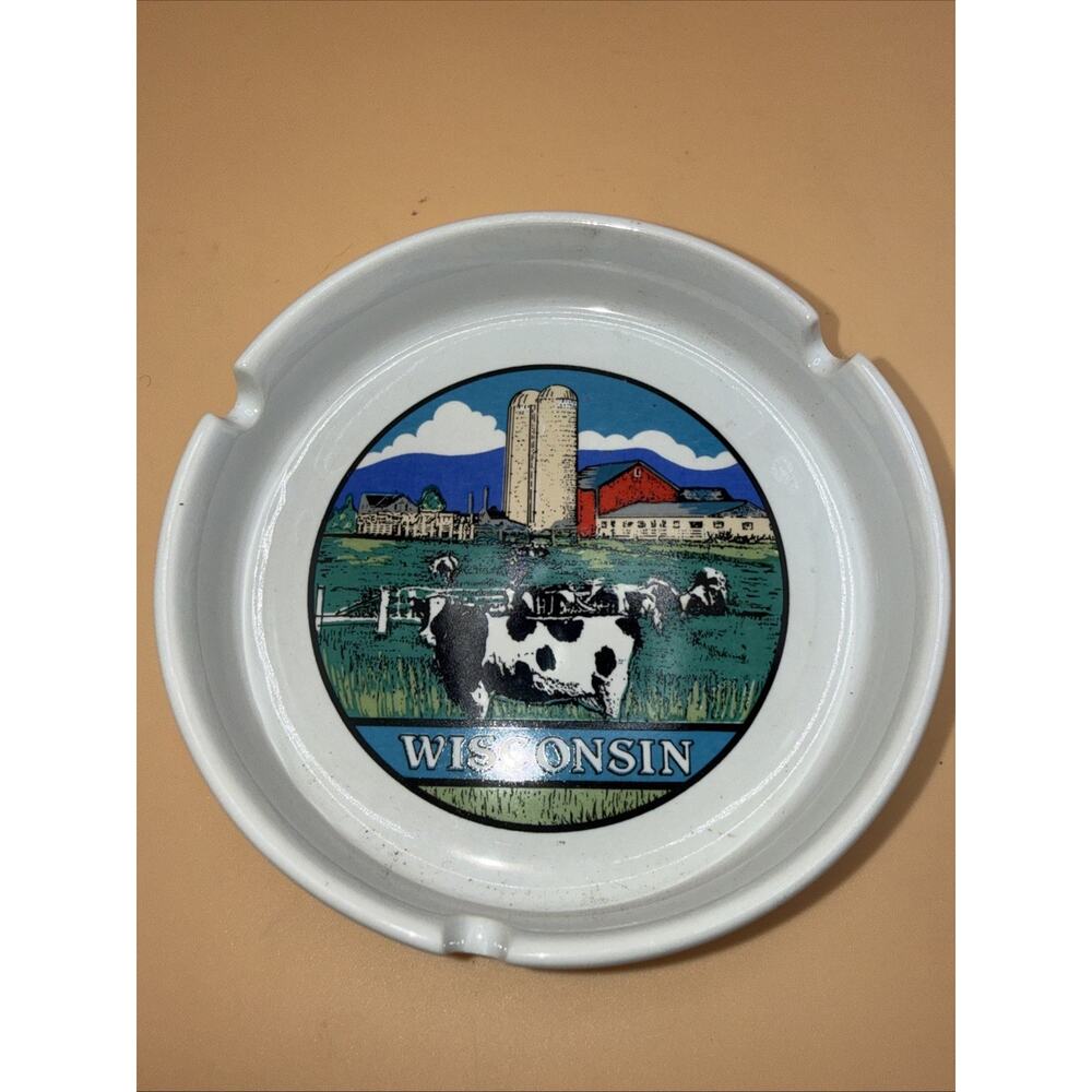 VINTAGE Wisconsin-dairy/cow/farm THEMED CERAMIC SOUVENIR ASHTRAY 5”